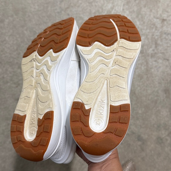 KIZIK Women’s White Lace-Up Tennis Shoes Size 9.5 (43) - Picture 5 of 5